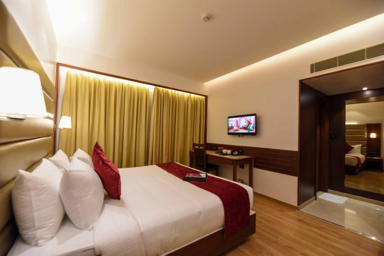 Ayra Boutique Hotel Bangalore Bagian luar foto